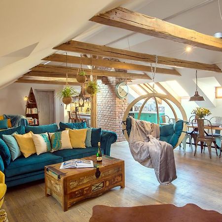 Bohemian Chic 2 Bedroom 2 Bathroom Loft With Hanging Chair Prague Luaran gambar