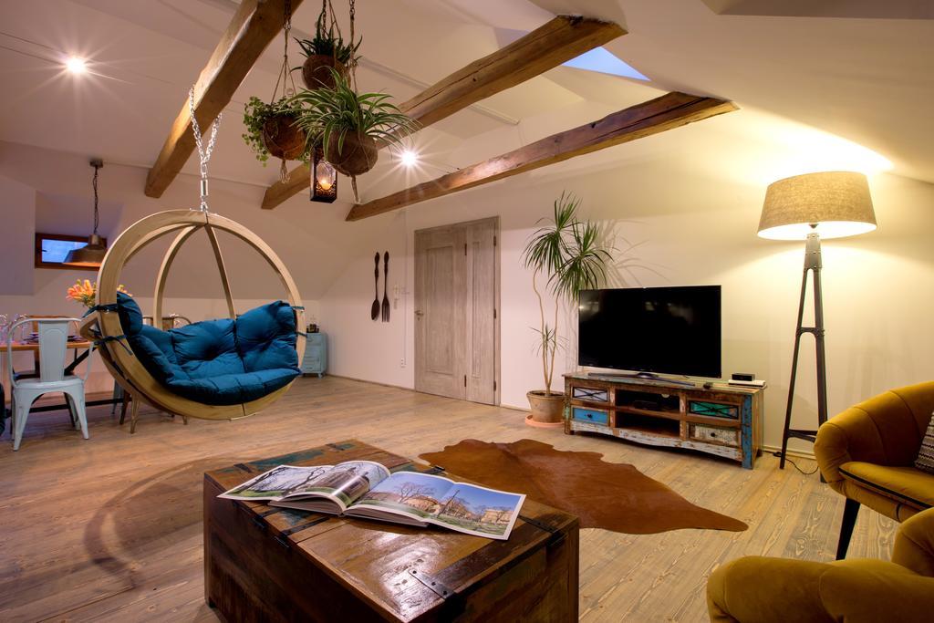 Bohemian Chic 2 Bedroom 2 Bathroom Loft With Hanging Chair Prague Luaran gambar