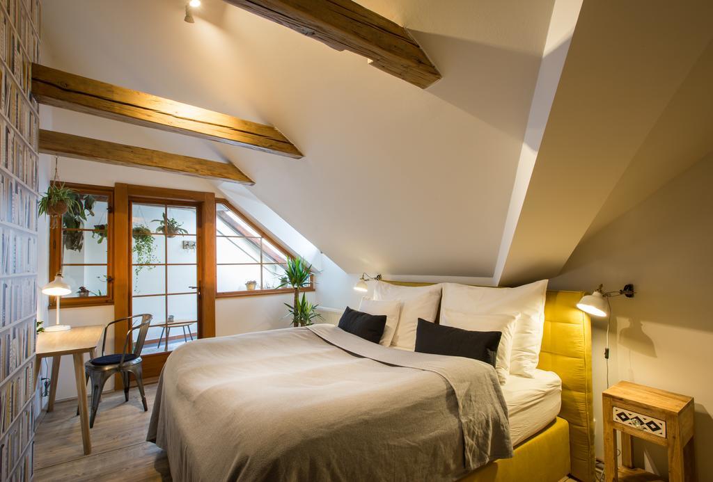 Bohemian Chic 2 Bedroom 2 Bathroom Loft With Hanging Chair Prague Luaran gambar