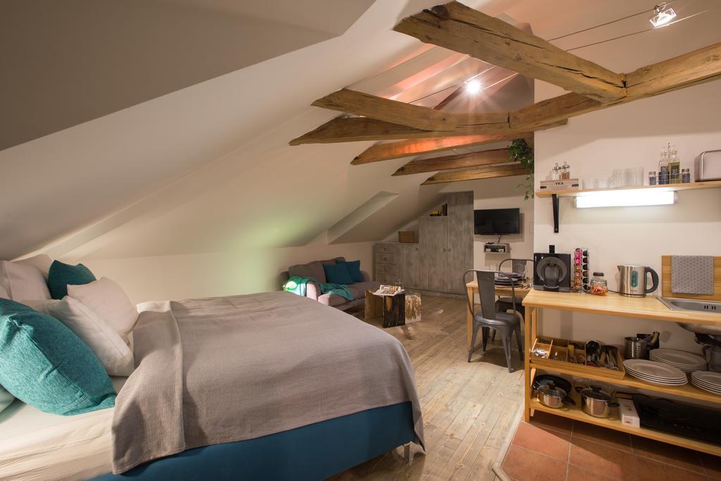 Bohemian Chic 2 Bedroom 2 Bathroom Loft With Hanging Chair Prague Luaran gambar